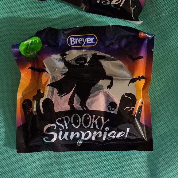 UNOPENED#2 Breyer Stablemate Halloween 2025 SPOOKY SURPRISE BLIND BAG - Picture 1 of 9